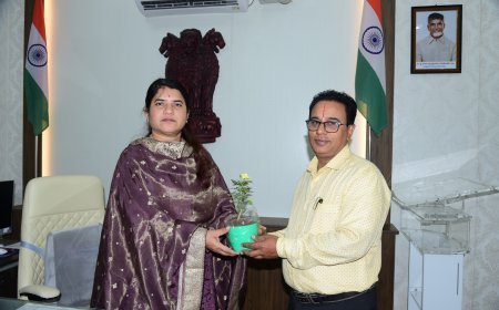 జిల్లా కలెక్టర్ ను మర్యాదపూర్వకంగా కలిసిన నూతన డిఐపిఆర్ఓ