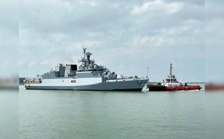 ఆధునిక పరిజ్ఞానంతో నిర్మించిన ‘ఐఎన్‌ఎస్‌ నిస్తార్‌’ నౌకను జాతీకి అంకితం చేసిన  కేంద్రమంత్రి సంజయ్‌ సేథ్‌