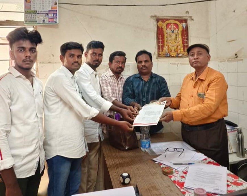 కింది స్థాయి ఉద్యోగస్తులను వేధిస్తున్న ఉన్నతాధికారులపై విచారణ జరిపి సస్పెండ్ చేయాలి