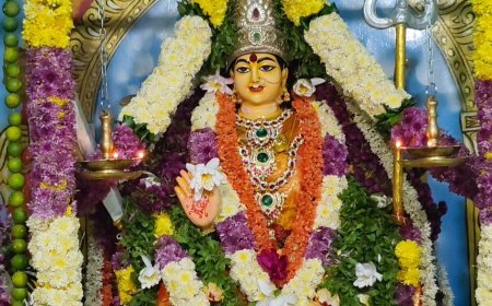 పాల కనకదుర్గమ్మ ఆలయంలో వైభవంగా బాలపూజ - బాలాత్రిపుర సుందరి అలంకరణలో విశేష పూజలు