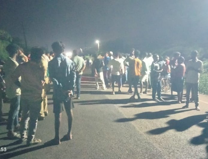 సావిత్రినగర్ లో విషాదం - రోడ్డు ప్రమాదంలో ఇద్దరు యువకులు మృతి- మరొకరికి తీవ్ర గాయాలు