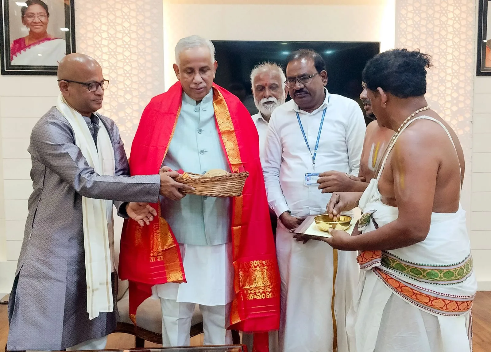 ఒంటిమిట్ట రాములవారి కల్యాణానికి రాష్ట్ర గవర్నరు,రాష్ట్ర ముఖ్యమంత్రికి ఆహ్వానం