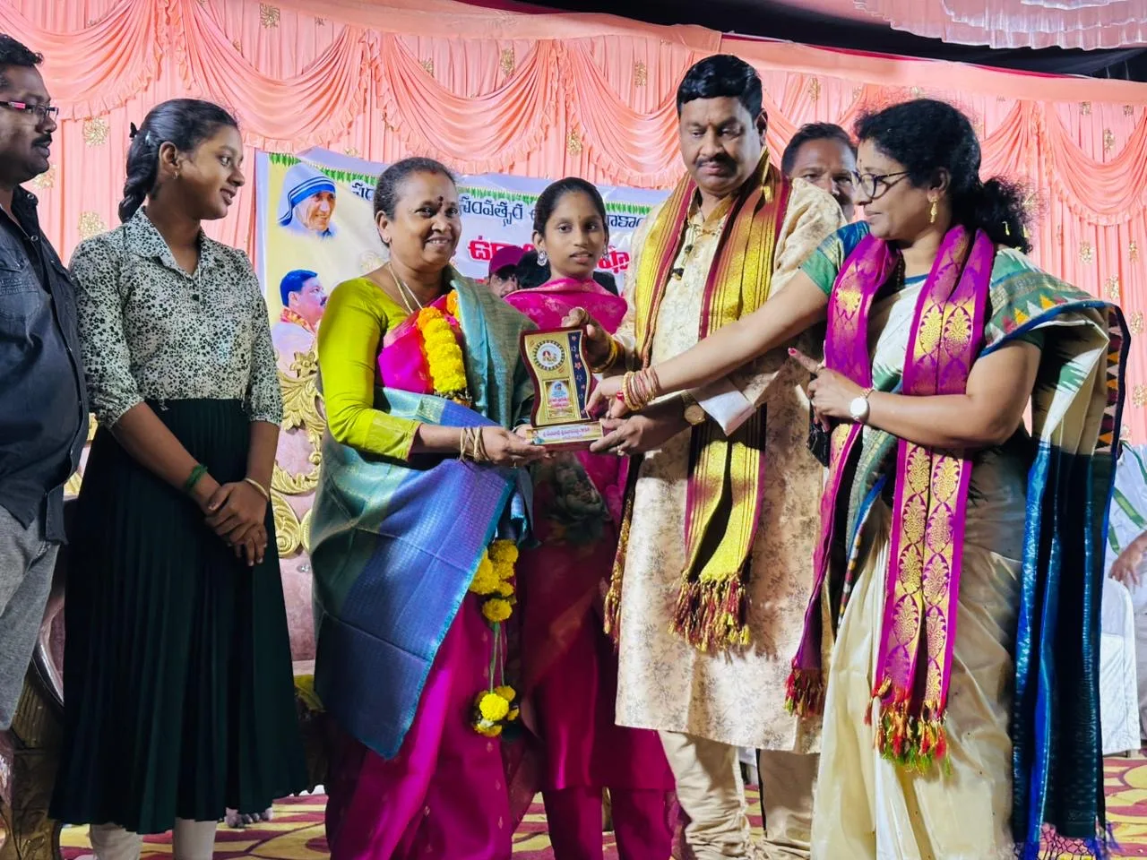 విద్యా బాల మందిర్ కరస్పాండెంట్ కు ఉగాది పురస్కారం