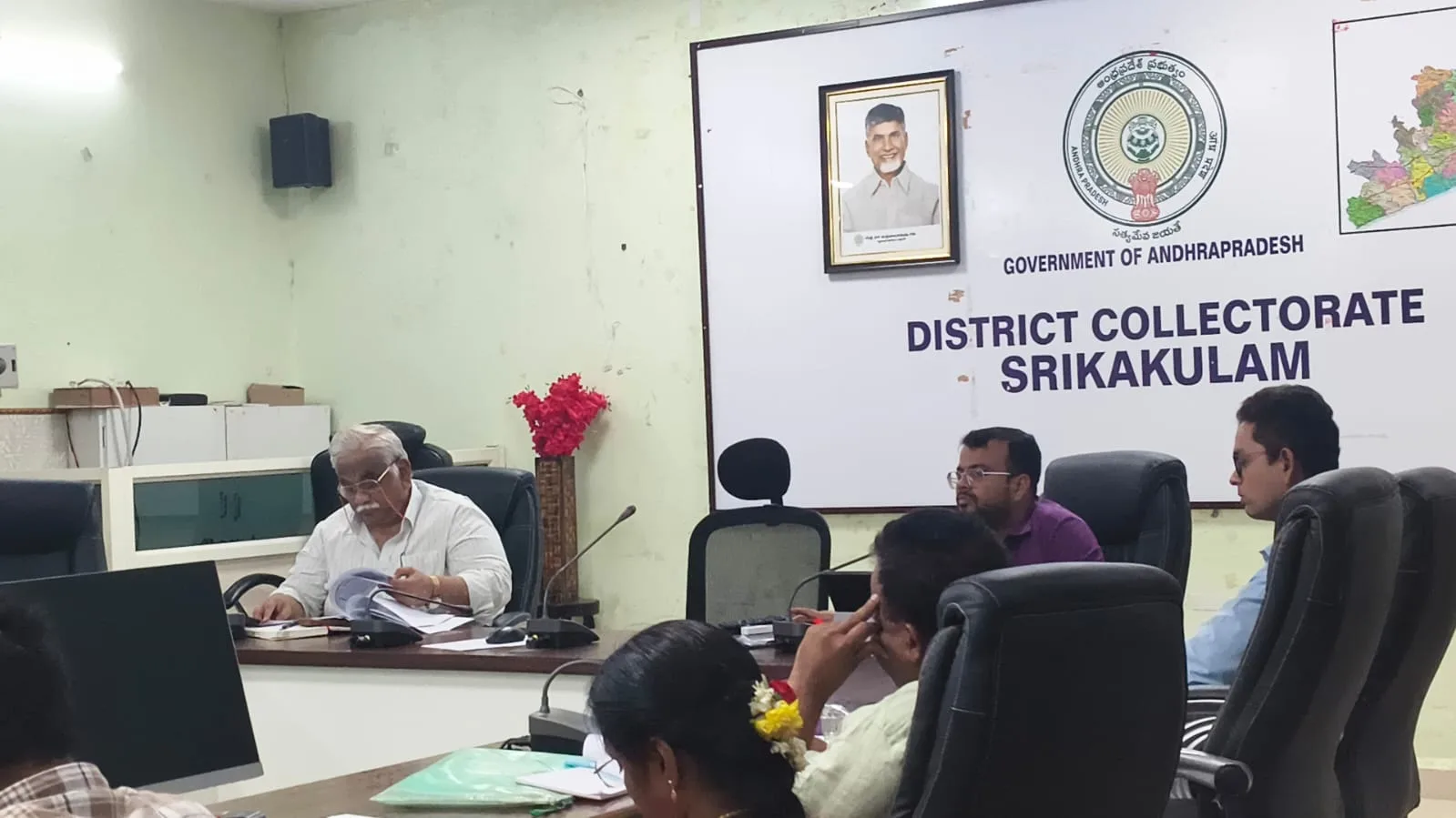 Srikakulam: రెవెన్యూ రికార్డుల డిజిటలైజేషన్ వేగవంతం చేయాలి-జాయింట్ కలెక్టర్ ఫర్మాన్ అహ్మద్ ఖాన్